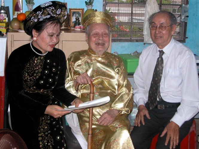 Bùi Trọng Hiền muốn giải oan cho các cô đầu- Ảnh 7. Mừng thọ 100 tuổi, cụ Giản Chi còn hát được ả đào