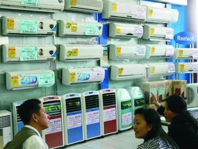 Thị trường sản phẩm mùa nắng nóng 'tăng nhiệt' theo thời tiết- Ảnh 4. Máy lạnh: 'Bạn đường' mùa nắng nóng