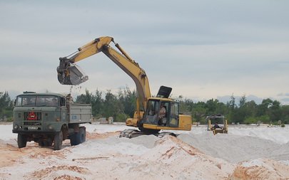 Khai thác trái phép hàng chục ngàn mét khối cát trắng