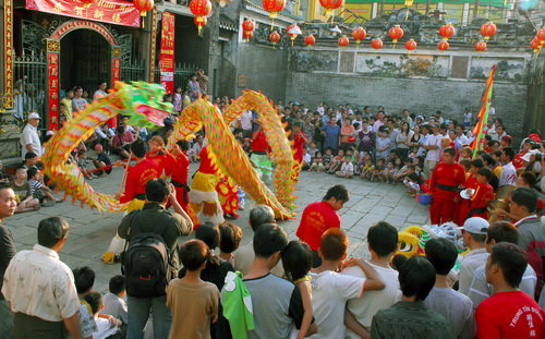 Cúng rước ông bà vào thời điểm nào ngày 30 tháng chạp là tốt nhất?- Ảnh 5. Vô chùa cúng Bà sáng 30 tết