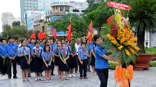 Đảng viên trẻ học theo đạo đức, phong cách Hồ Chí Minh