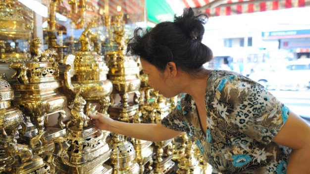Vực dậy nghề đúc lư đồng- Ảnh 2. Làng đúc lư đồng mùa tết