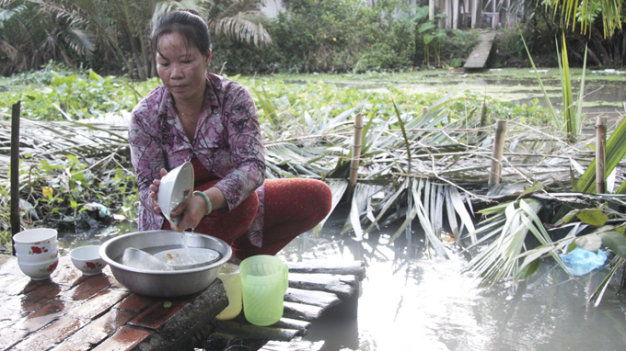 'Nóng' chuyện cầu kém chất lượng, dân thiếu nước sạch