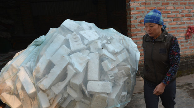 Buổi lễ đặc biệt của những người phụ nữ nhặt ve chai - Ảnh 4. Người nhặt ve chai và câu chuyện trả lại 10 cây vàng