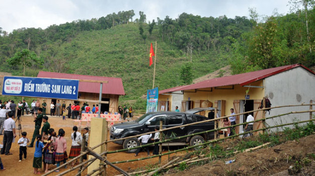 Sam Lang - trường mới bên đường biên giới