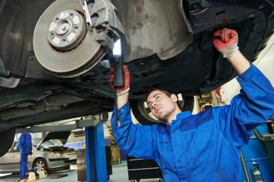 Chủ xe Toyota Camry được bồi thường vì mùi hôi khó chịu- Ảnh 2. 7 mùi lạ báo hiệu xe bạn sắp đổ bệnh