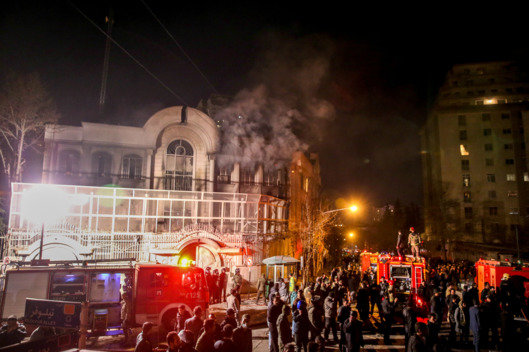 Đại sứ quán Saudi Arabia tại Tehran bị tấn công tối thứ bảy 2-1, sau vụ hành hình al-Nimr -Getty Images