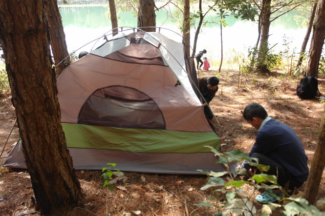 Nhiều gia đình đến cắm trại ở Tuyền Lâm mỗi dịp xuân về             -MAI VINH