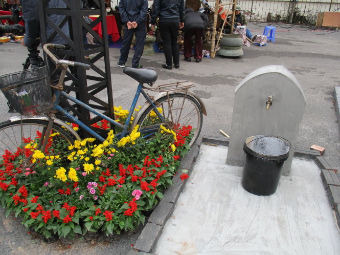 Xe đạp Phượng Hoàng xưa, máy nước công cộng trên phố cổ -L.V.