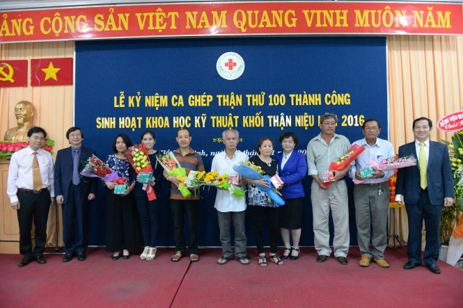 Tôn vinh những cặp hiến - nhận thận là người ruột thịt trong gia đình -Hữu Khoa