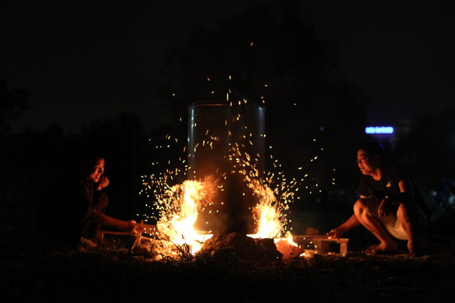 Hương vị quê nhà qua nồi bánh chưng, bánh tét-Hữu Khoa