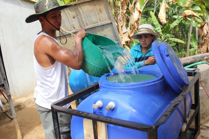 Phước Thiện có thêm nghề mới - nghề bán nước - kể từ khi căn bệnh ung thư xuất hiện và hoành hành ở làng chài nhỏ bé này -Trần Mai