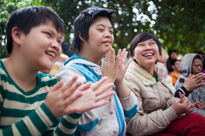 Với các khúc hát yêu đời, yêu người và lối chơi nhạc mộc mạc ngẫu hứng, 