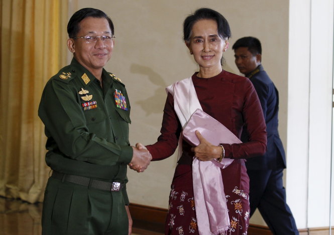 Bà Aung San Suu Kyi và tướng Min Aung Hlaing, tổng tư lệnh quân đội Myanmar -Reuters