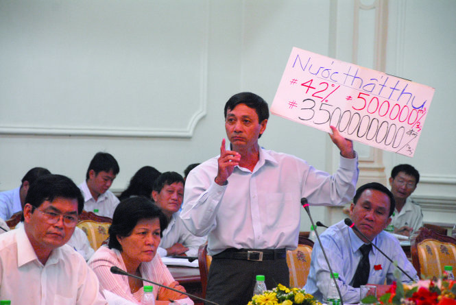 Đại biểu Đặng Văn Khoa phát biểu góp ý các giải pháp về vấn đề giao thông đô thị và cung cấp nước sạch trên địa bàn thành phố trong một cuộc họp ở UBND TP.HCM năm 2009-Hoàng Thạch Vân