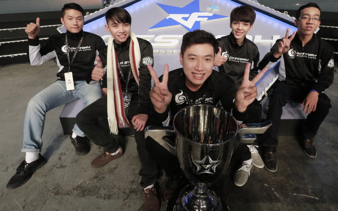 Những chàng trai khỏe mạnh của đội eSports VN do Trung Hiếu quản lý, khi tham gia giải Crossfire Star tại Hàn Quốc -T.H.