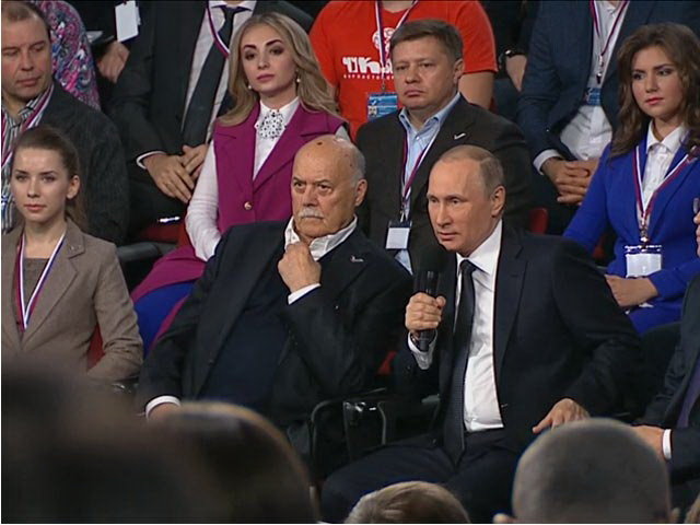 Tổng thống Putin (phải)