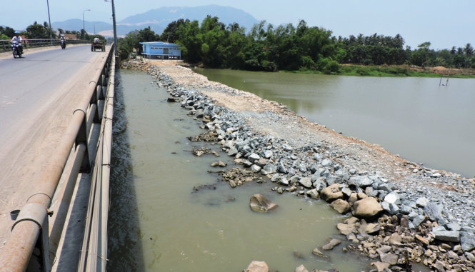 Nha Trang lo ngại nước mặn xâm nhập sâu vào các sông, chất thải gây ô nhiễm sông Cái- Ảnh 3. Sông Cái Nha Trang mặn gần ngang nước biển