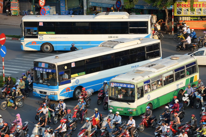 Hệ thống giao thông công cộng phát triển quá chậm so với nhu cầu xã hội-HỮU KHOA