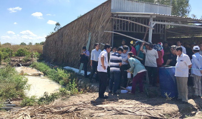 Ba người trong gia đình tử vong do ngạt khí khi xuống hầm biogas cứu nhau- Ảnh 3. Cà Mau: 8 người ngạt khí biogas, 3 người chết