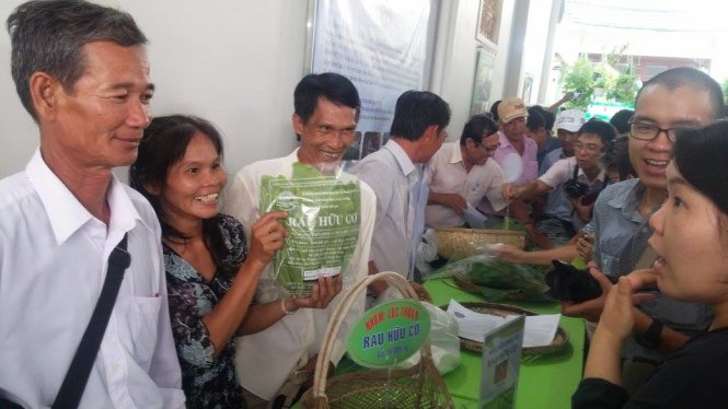 Tham gia phiên chợ, nông dân được trang bị thêm kỹ năng bán hàng -KIM ANH