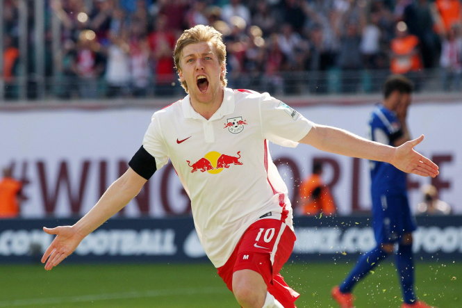 Leipzig giành quyền thăng hạng Bundesliga. Trong ảnh là ngôi sao của họ, tiền vệ công số 10 người Thụy Điển Emil Forsberg -web.de