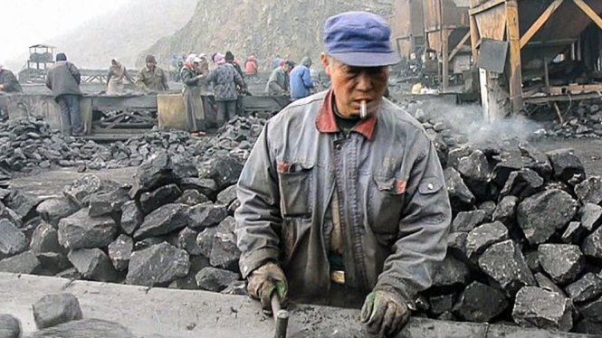 Công nhân tại mỏ than ở Tấn Thành, Sơn Tây -Sasa Petricic/CBC