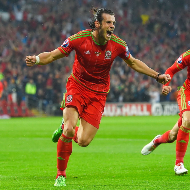 Gareth Bale, ngôi sao lớn nhất của Xứ Wales ở Euro 2016, xuất thân là một hậu vệ cánh, được đẩy lên đá tiền vệ cánh rồi giờ là tiền đạo ảo -espn.com