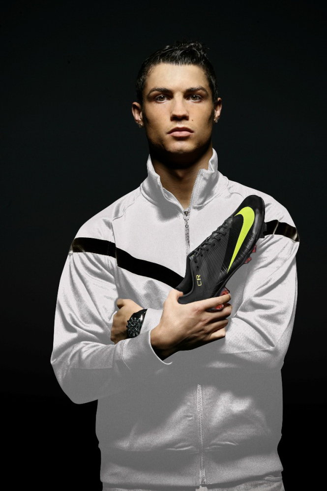 Cuộc chiến giữa Ronaldo và Bale ở bán kết Euro 2016 cũng sẽ là cuộc chiến giữa Nike và Adidas - Ảnh: lttsport.com, spoteo.de