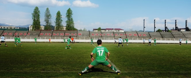 Một trận đấu ở Conifa với các khán đài vắng tanh và những cầu thủ nghiệp dư -conifa.org