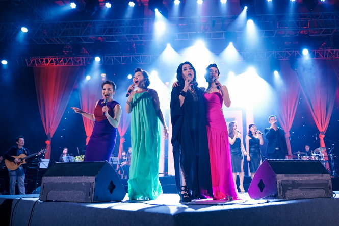 Từ trái sang: Mỹ Linh, Hà Trần, Thanh Lam, Hồng Nhung trong đêm nhạc Ngày xanh vào tháng 1-2016 -HẢI BÁ