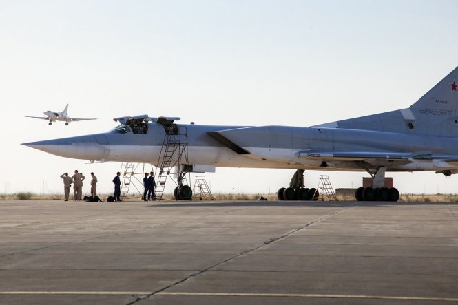 Máy bay ném bom chiến lược Tu-22M của Nga ở Hamadan, Iran -southfront.org