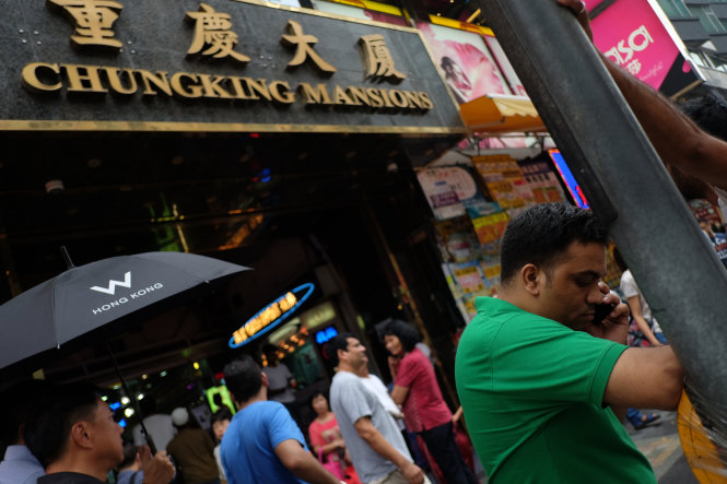 Chungking Mansion, địa bàn của người Ấn, hạn chế nhập cư cũng là một lợi thế của phe 