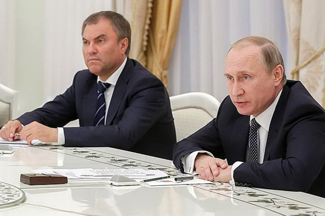 Tổng thống Nga V. Putin (phải) tiến cử ông V. Volodin (trái) làm chủ tịch Đuma khóa 7-TASS