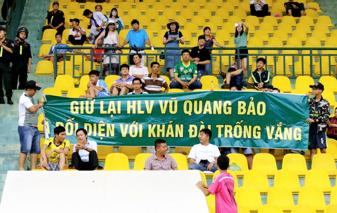 Các khán đài trống vắng đã trở thành cảnh tượng quen thuộc ở V-League. Trong ảnh là khán đài trận Becamex Bình Dương - Xổ Số Kiến Thiết Cần Thơ -Dương Thu