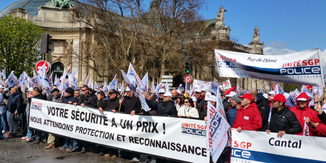 Cảnh sát Pháp liên tục xuống đường trong năm qua đòi được thừa nhận và bảo vệ. Đây là một chủ đề tranh cử của ứng cử viên François Fillon. “Cảnh sát và hiến binh phải “được” tập trung tinh thần cho nhiệm vụ của mình…” (diễn văn ngày 18-11)