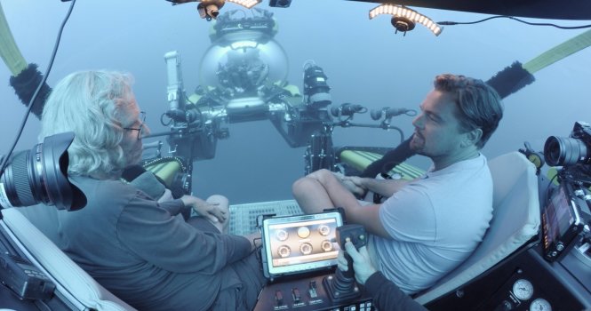 Leo và một nhà khoa học lặn xuống đại dương để khảo sát về những cánh rừng san hô bị chết -National Geographic