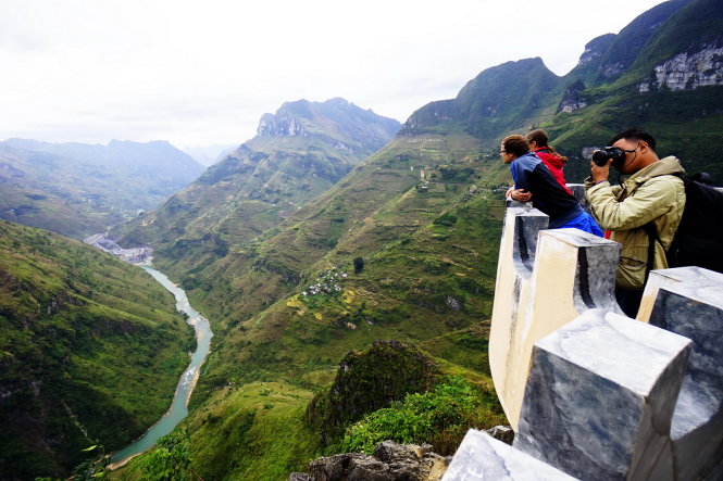 Cảnh đẹp tại điểm dừng chân trên đèo Mã Pí Lèng, Hà Giang -Quang Định