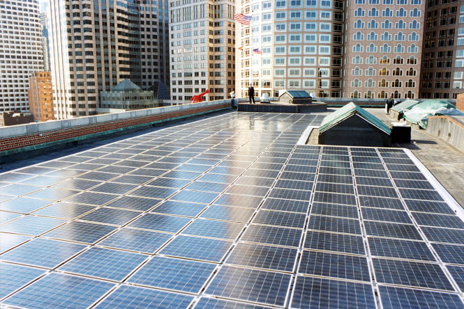 Hệ thống điện mặt trời trên nóc một tòa nhà văn phòng ở Boston, Mỹ -Solsystems.com