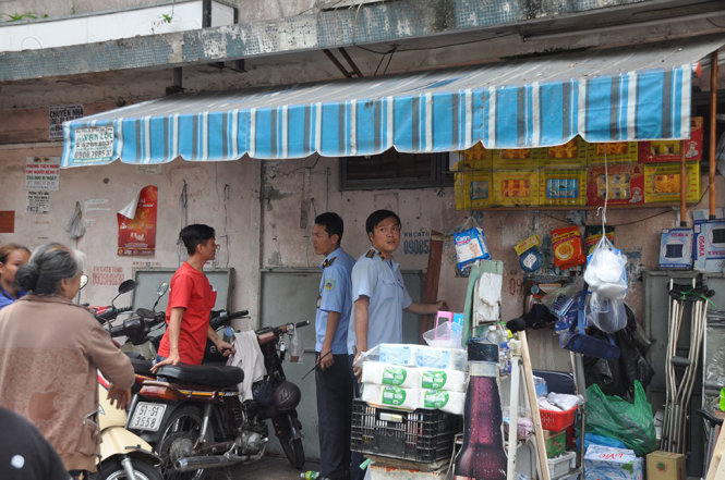 Dọn vỉa hè trước Bệnh viện Chấn thương chỉnh hình