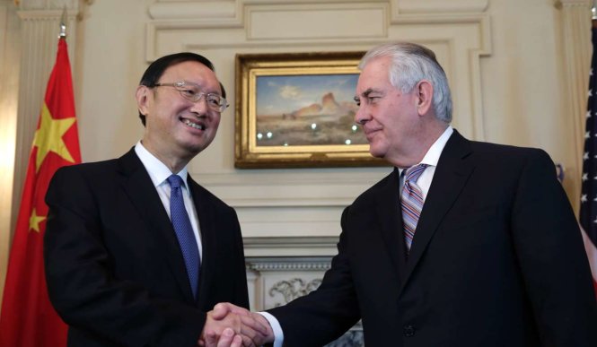 Hai ông Rex Tillerson (phải) và Dương Khiết Trì trong cuộc gặp ở Bộ Ngoại giao Mỹ-scmp.com