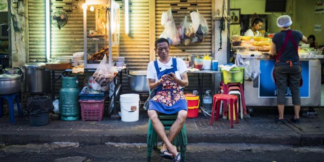 Vỉa hè Bangkok đã là cuộc chiến kéo dài một thế kỷ, nhưng sức sống của những gánh hàng rong chưa bao giờ lụi tàn                   -BBC