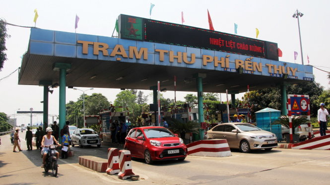 Đề nghị xem xét tạm dừng thu phí tuyến BOT đoạn qua Hà Tĩnh- Ảnh 4. Miễn phí vé cho người dân hai bên cầu Bến Thủy