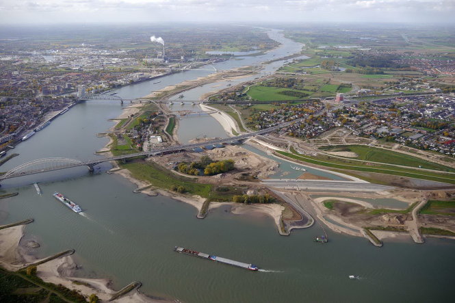 Thành phố Nijmegen trong quá trình cải tạo con sông Waal-Aeropicture