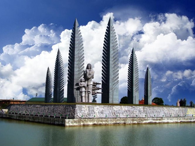 Tượng đài Khát vọng thống nhất tại Hiền Lương, Quảng Trị, sáng tác năm 2005 -Ảnh nhân vật cung cấp