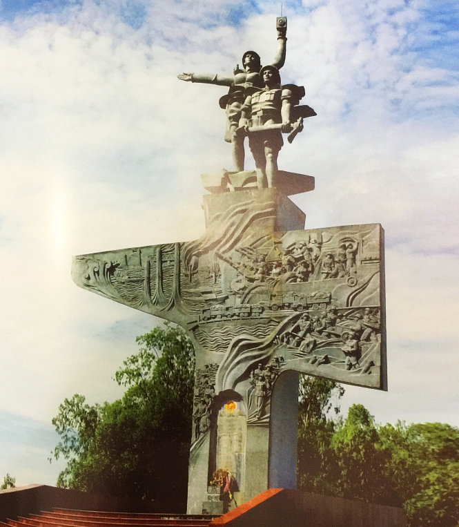Tượng đài Thanh niên xung phong Thanh Hóa, sáng tác năm 2004  -Ảnh nhân vật cung cấp
