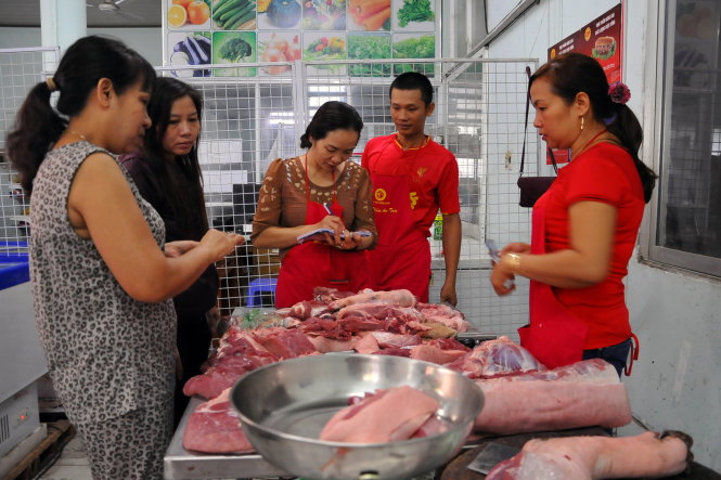 Hiệp hội Chăn nuôi Đồng Nai đã tổ chức điểm bán thịt heo tại TP Biên Hòa để giúp người chăn nuôi (ảnh chụp ngày 30-4) -A Lộc