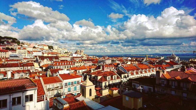 Dưới bầu trời Lisbon