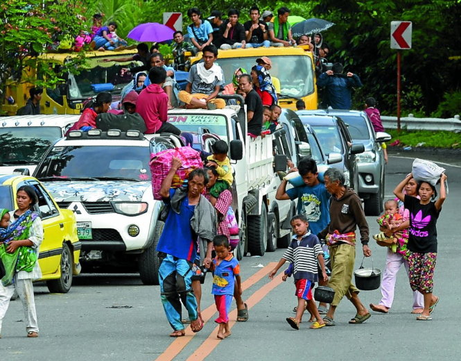 Dòng nạn nhân lũ lượt rời Marawi -Inquirer News