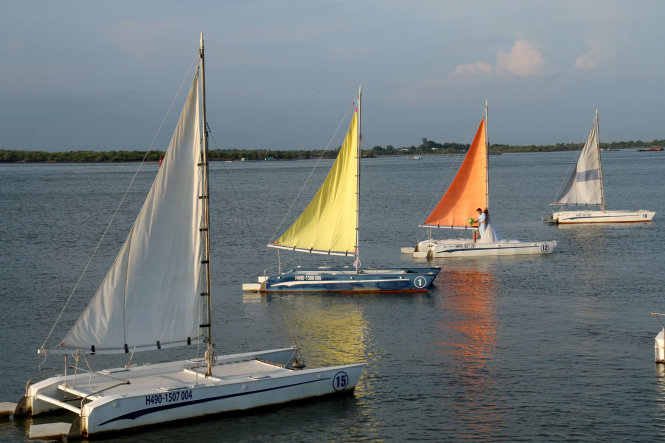 Những cánh buồm ở Marina Bay tại Vũng Tàu -NGỌC HIỂN